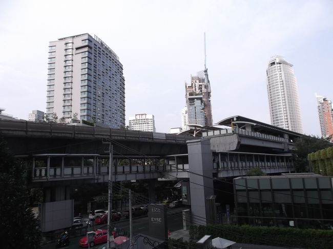 １６２１．ESSE の柱が大きい。