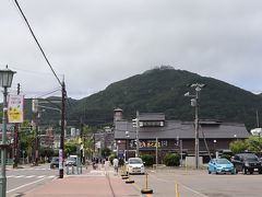 函館駅前に到着。ベイエリアまでは、函館山に向かって歩いて１５分ほど。