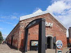 ベイエリア、金森赤レンガ倉庫の入口。