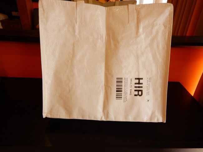 ホテルに戻り、昨夜ホテルのランドリーサービスに出したものが戻ってきてました♪<br />ランドリーサービス初体験！<br />安宿でもやってるんですね。<br />しかも半日で戻ってきて感動！<br />袋は事前に用意したダイソーのもの。