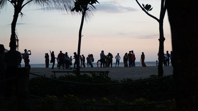 急に人がたくさん出てきました。
