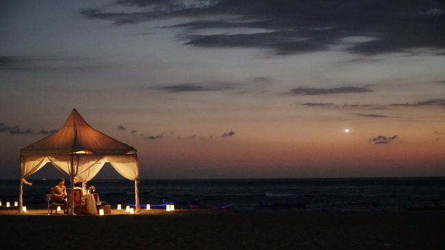 名物のロマンチックディナーのテント。<br />これを選ぶのは日本人が多いという情報がうりましたが、日本語を話ながらお帰りになられてました。<br />噂は本当でした(笑)