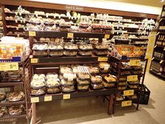 一休みしてスーパーマーケットで
買い出しです

やって来たのは、コナにあるセーフウェイ
以前マウイ島でお世話になったスーパー

なんでもアメリカンサイズの品々
量もサイズも大きい！！！