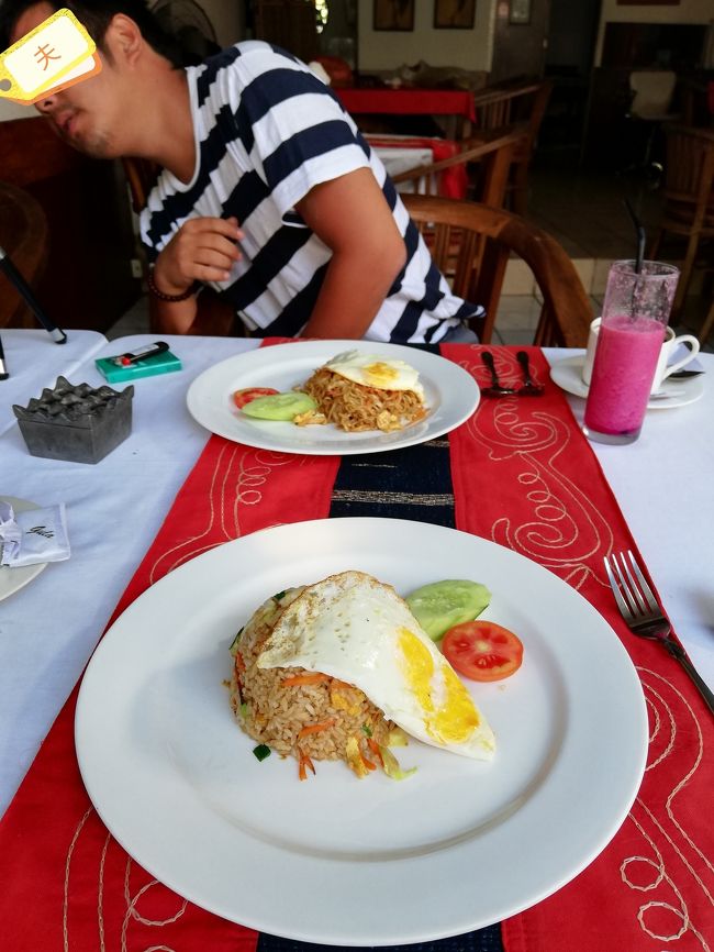 インドネシアンブレックファスト。<br />夫が選んだフルーツジュースが、ミックスになってて美味しかった！<br />ミゴレン、ナシゴレンは塩分少なめ。