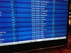 羽田の深夜出発便でクアラルンプールへ飛んで、ただいま現地時間で朝6時18分。
次の飛行機はお昼12時過ぎに出発です。空港内どこの椅子に座ってもＷｉ-Ｆｉがバッチリ届いていたので不自由ありませんでした。ここ最高。
