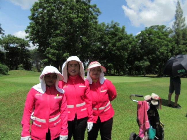 ■TREASURE HILL Golf Club<br />キャディさん<br />担当は左手年配者....マズマズ<br />ボール1個はずれが多かった、29パット。<br />パターの強さ加減による....外人さんは褒めてくれたが、反省材料。