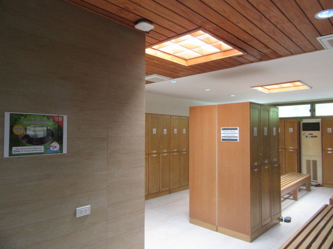 ■TREASURE HILL Golf Club<br />暫くぶりの、当コースプレー。<br />いつの間にか、ロッカールームが、改装されてました。<br />壁に、日本式風呂有りの案内。