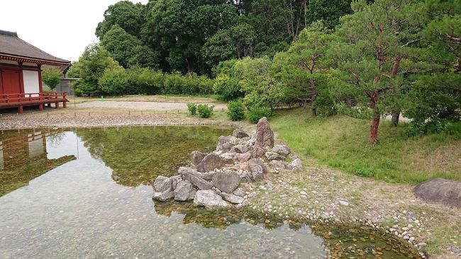 この石が、古代のもの。