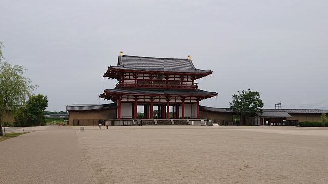 また、車で移動し、朱雀門にやって来ました。