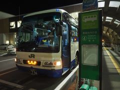 2台めのこちら、JRバスが青森駅行きのようです。こちらの方に乗り込みましょう。