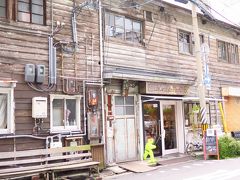 梅田から20分ほど歩いたでしょうか。レトロだけどお洒落なショップや古民家カフェなどが現れ始めました。