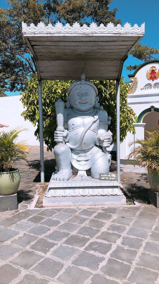 守護神のラクササがお出迎え。