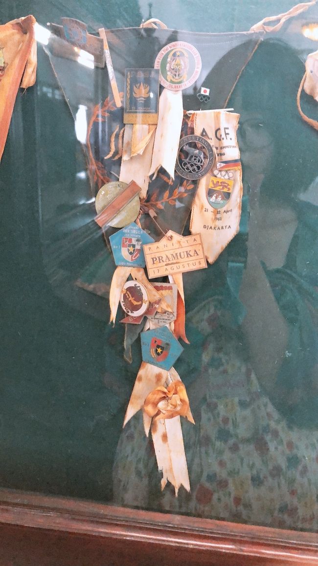 展示品です。よく見ると日の丸のバッジがありました。