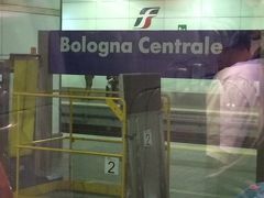 一昨日一時着陸したボローニャです。
あと30分でフィレンツェのはず。

おかげさまで無事にベネチアに着きました。
ありがとうございました。