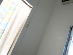 ２日目　６月１日（土）　おはよーございます

ゲストハウス南国屋（個室）
http://guesthouse-nangokuya.com/

夜中ザーザーだった雨も上がり、蒸し暑い朝、今日も微妙な天気予報。
着てきた服を洗濯したけど、干した時より湿気で重くなってる気がする（笑）

