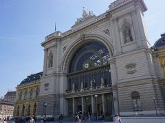 ●ブダペスト東駅

出発まで周辺や駅なかをウロウロしてみました。
駅の正面です。
1884年に完成した東駅。
当時は、ヨーロッパで最もモダンな建物と言われてたそうです。

