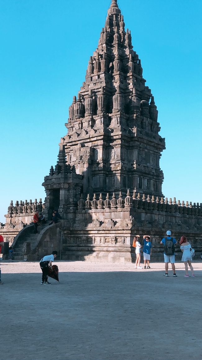 おじさんがいろいろ写真を撮ってくださいました。（一人旅だと自撮り以外に写真が撮れないので助かります）<br />ここで、自分のペースでも見学したかったのでおじさんとお別れしました。<br />にしても、このおじさんがいなかったら道も渡れなかったし、バス停からも迷子になっていたと思います。本当に感謝です。