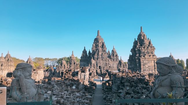 のんびり歩くこと20分。史跡公園内の一番奥に位置するセウ寺院にやってきました。