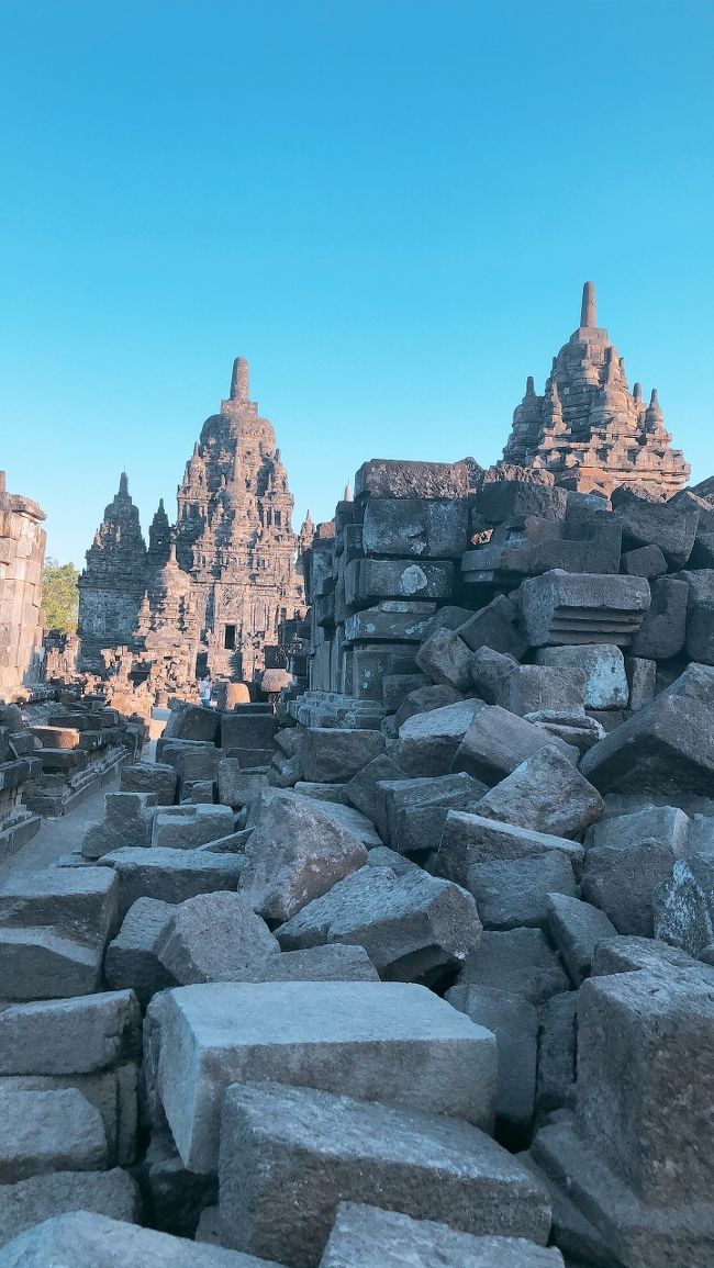 原型がないペルワラ、頭が欠けている仏像・・・<br />でも、こういう場所はなぜか落ち着きます。<br />ここは観光客はほとんどいませんでした。近くいいた日本語ガイドが、「ここまできた私たちはVip！」と説明していました（笑）