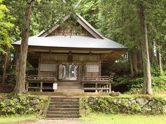 火之御子社は戸隠神社の中で一番小さな社です。
道路沿いに看板がありますが、よく見ながら運転していないと見落としてしまうのでご注意を！

ご祭神は、
天鈿女命（あめのうずめのみこと）
高皇産御霊命（たかみむすびのみこと）
栲幡千々姫命（たくはたちちひめのみこと）
天忍穂耳命（あめのおしほみみのみこと）