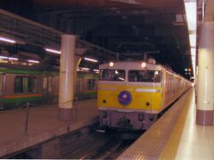 2003.12.31　上野
この時間までどう過ごしたか全然覚えていないが、上野駅の“低いホーム”に入ってきた上り「カシオペア」だけ写真に残っていた。「北斗星」はないんかい？