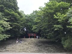 さて、パワースポットの霧島神宮へきてみました

坂本龍馬が新婚旅行で訪れた地