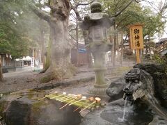 下社秋宮の手水
なんだか諏訪の温泉ってけっこうな高温ですね