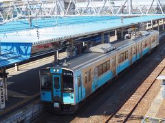 今回はこちらの青い森鉄道線八戸行きに乗りますよ。青い森鉄道７０１系。え、新幹線？　ほら、切符の範囲外だからね。