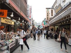 川崎大師仲見世通商店街

仲見世商店街もそこそこ込み合っています。