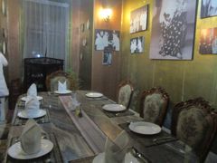 元アウンサン将軍の家だった建物をレストランにした場所ハウス オブ メモリーズでミャンマー料理の夕食

