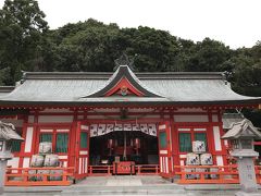 阿須賀神社本宮。
社の後方の山は、蓬莱山。