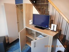 ホテルの部屋はロフト付きの素敵な部屋でした。首都とは言え、中心部からメトロ3駅ほど離れているのでリーズナブルな料金でした。物価が日本より安いこともあってちょっとリッチな感じでした。階段を上がった2階部分が寝室になっているので、睡眠の質は最高でした。