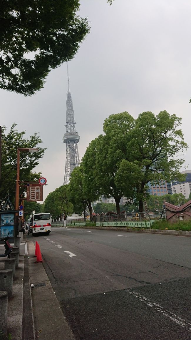 今回は地下鉄に乗って　栄に行ってみました<br /><br />テレビ塔でも見てみようかと思ったら　改修工事中<br />名古屋城の工事は知ってたけど、こちらもだったのね