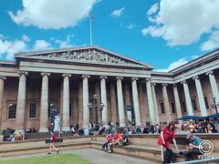 ずっと来てみたかった大英博物館にやってきました。
入場料は無料。荷物チェックがあります。
オーディオガイドは￡７