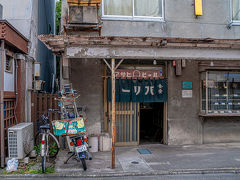 秩父で有名な洋食屋さん。有形文化財だそうです。
この辺りは昭和レトロな建物がたくさん残っており、街歩きも楽しめます。
