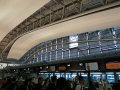 いつもの関空から

並び席にしてもらうために早めにチェックイン

2人ずつですが並び席にしてもらいました(^ ^)

初シンガポール航空にワクワクです
