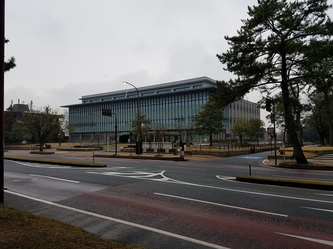大宮通りを西に歩くとあったちょっとモダンな建物は奈良地方裁判所