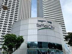 一度ホテルに戻ってから、
また歩いて買い物へ出かけました。
ブギス、徒歩圏にいろいろあるし、
MRTもあるし本当に便利な立地です。