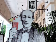 お久しぶりのロングバー。

店内満席。
カウンターならすぐ座れるそうで、カウンターへ。
9割、欧米系の観光客。
アジア人ほとんどいません。