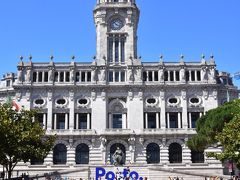 来た時と同様に、電車でポルトに戻り、夕方、リスボンに戻る電車の時間まで、少しだけ、お土産探し。

写真は、ポルトの市役所。
