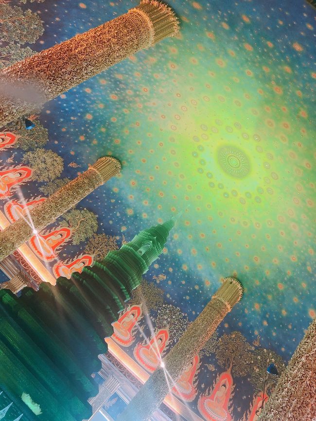 そして、楽しみにしていた天井画！<br />本当に神秘的な雰囲気でいくらでも見上げていられました。<br />朝早かったのでほぼ貸し切りで楽しむことができました。