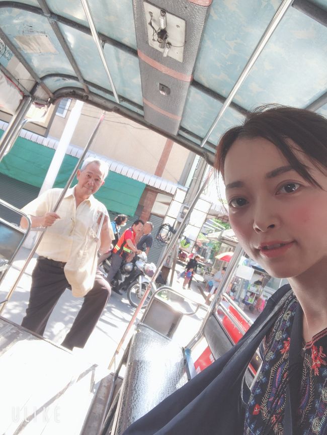 乗合タクシーなので次々お客さんを拾いつつ目的地へ向かいます