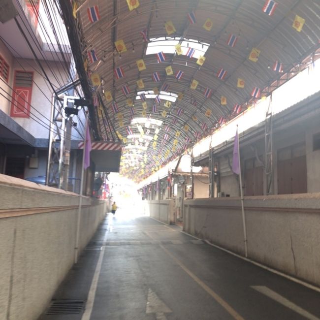 事前におりたい場所を伝えておいたので、到着と同時にココだよ！と教えてくれました。<br />言われないと分からない入り口。