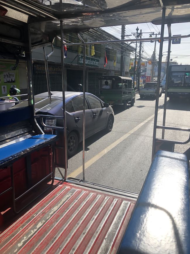 朝イチに向かったのはインスタ映えのワットパクナム！<br />タラートプルー駅からソンテオが出てるとのことで向かいました。<br />運良く数分でソンテオに乗ることができてラッキー！7バーツと格安です♪