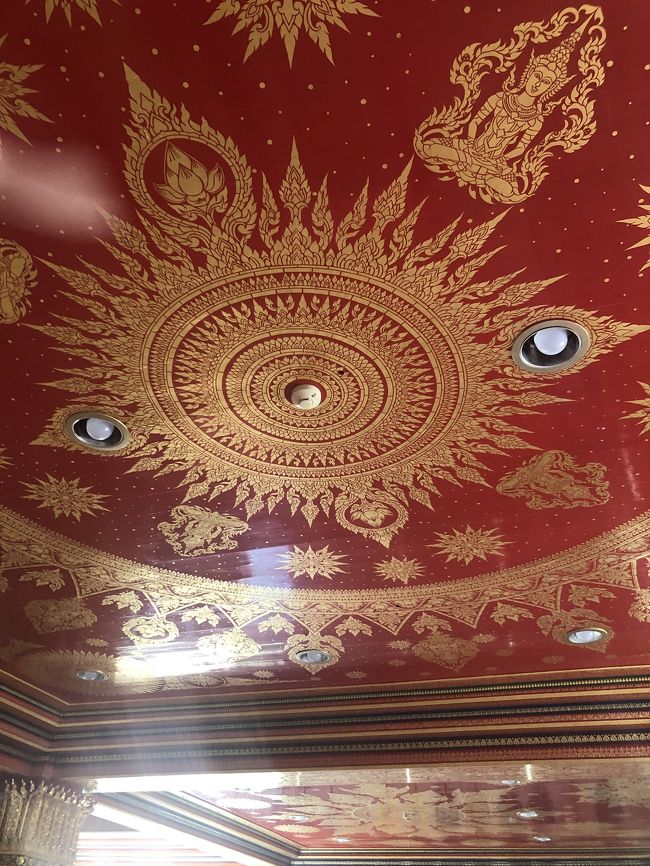 たしか、5階建てくらいで最上階が天井画<br />下の階は色々な展示物等がありました。