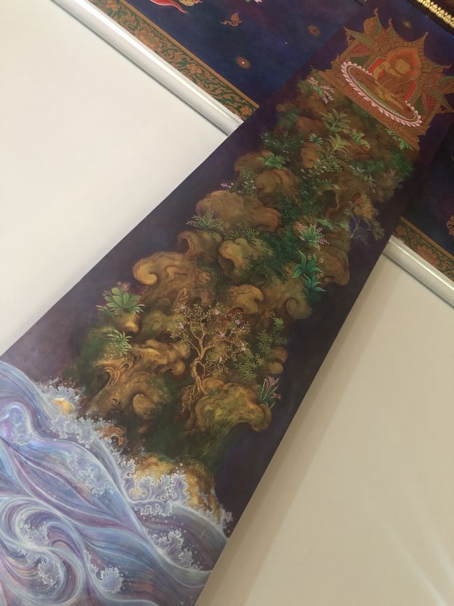 周りの壁にもステキな絵が描かれています。