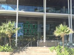 またトロリー(ダウンタウンルート)に乗ってワード映画館前で下車。
ホールフーズ・マーケットへ。