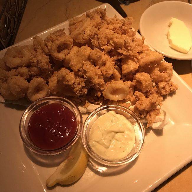 フライドカラマリ。<br />前回来た時に食べて美味しかったのでオーダー。<br />この量はさすがに2人では無理でした。