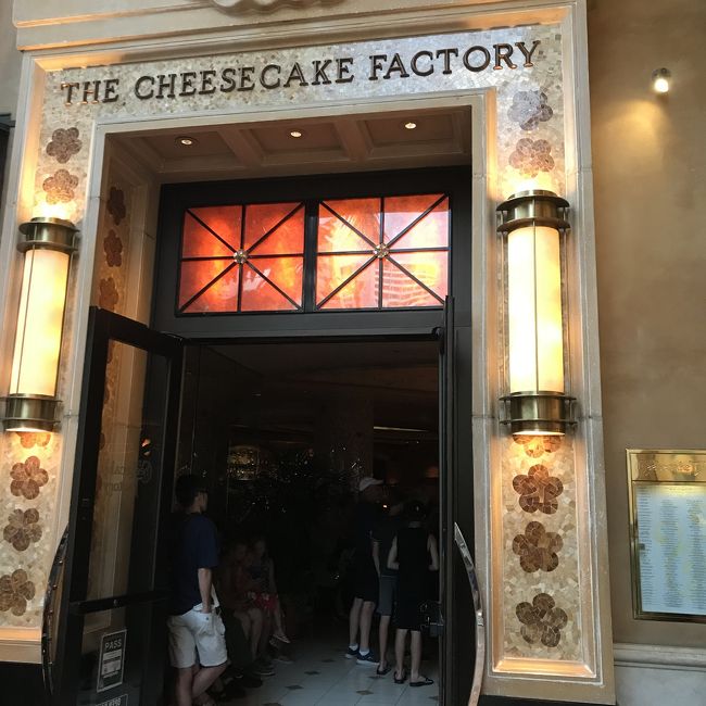 夕食はチーズケーキファクトリーへ。
