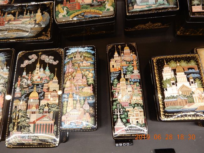 螺鈿みたいだが、色が多い。